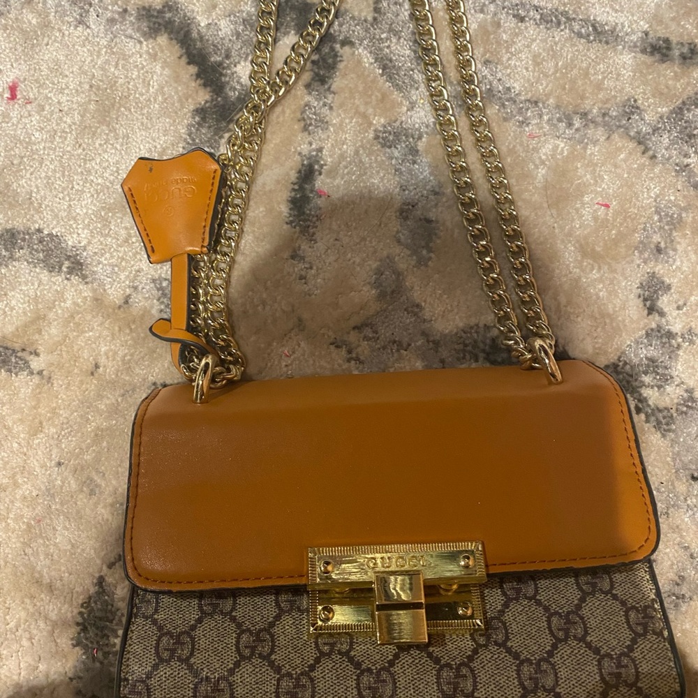 G crossbody chain bag
